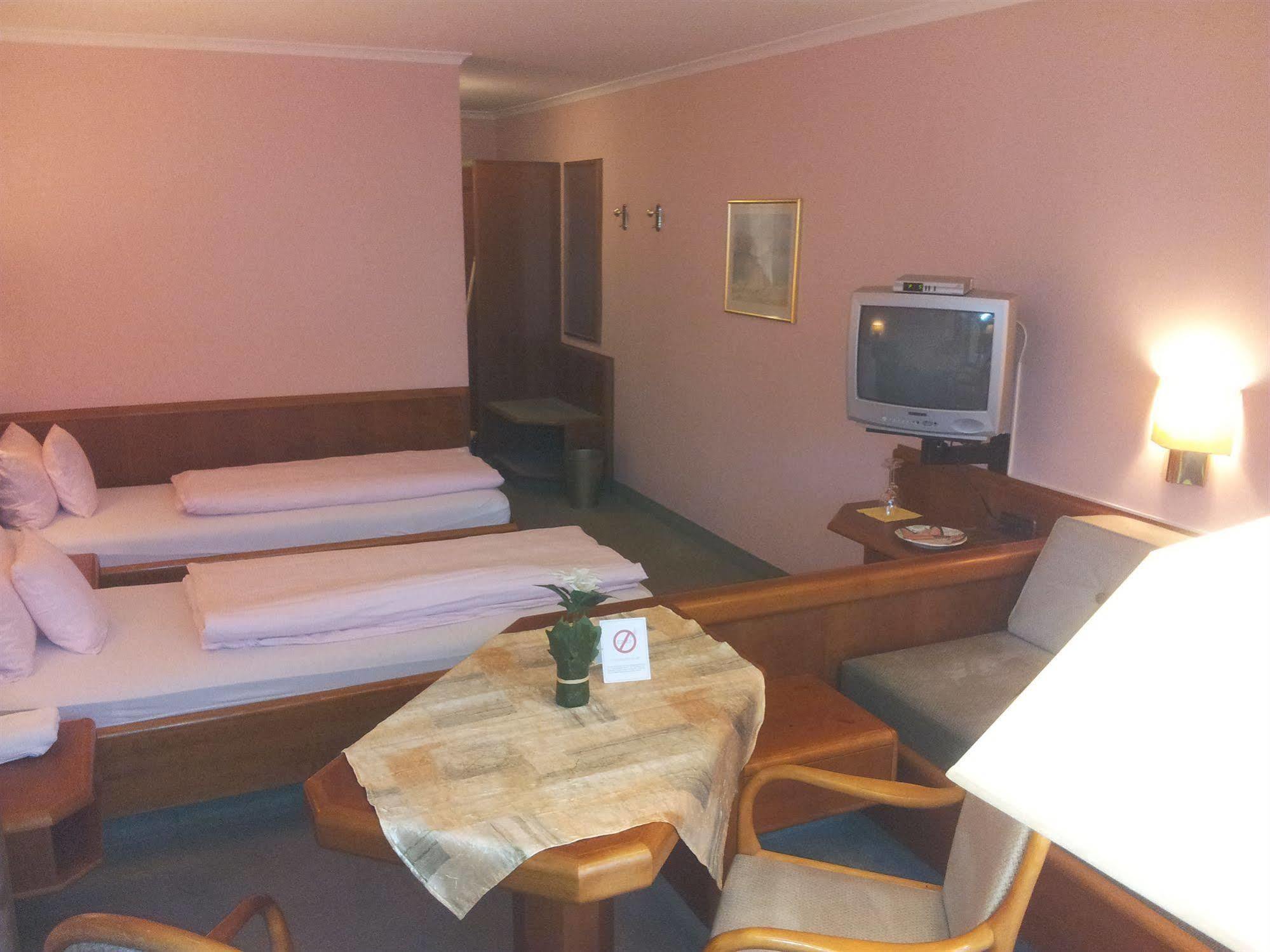 Hotel Am Kurpark Bad Wimpfen Buitenkant foto